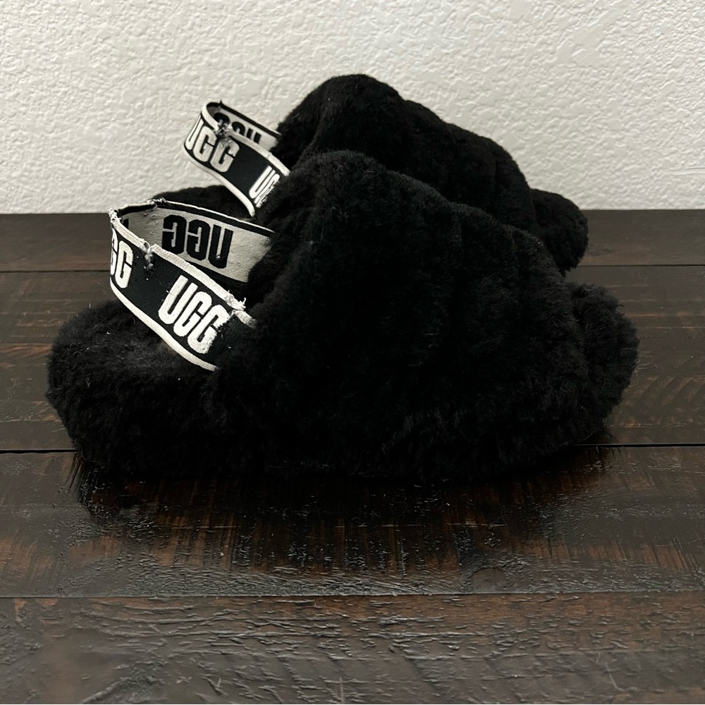 UGG Black Fluff Yeah Slides Kids Size 6 PLAY
